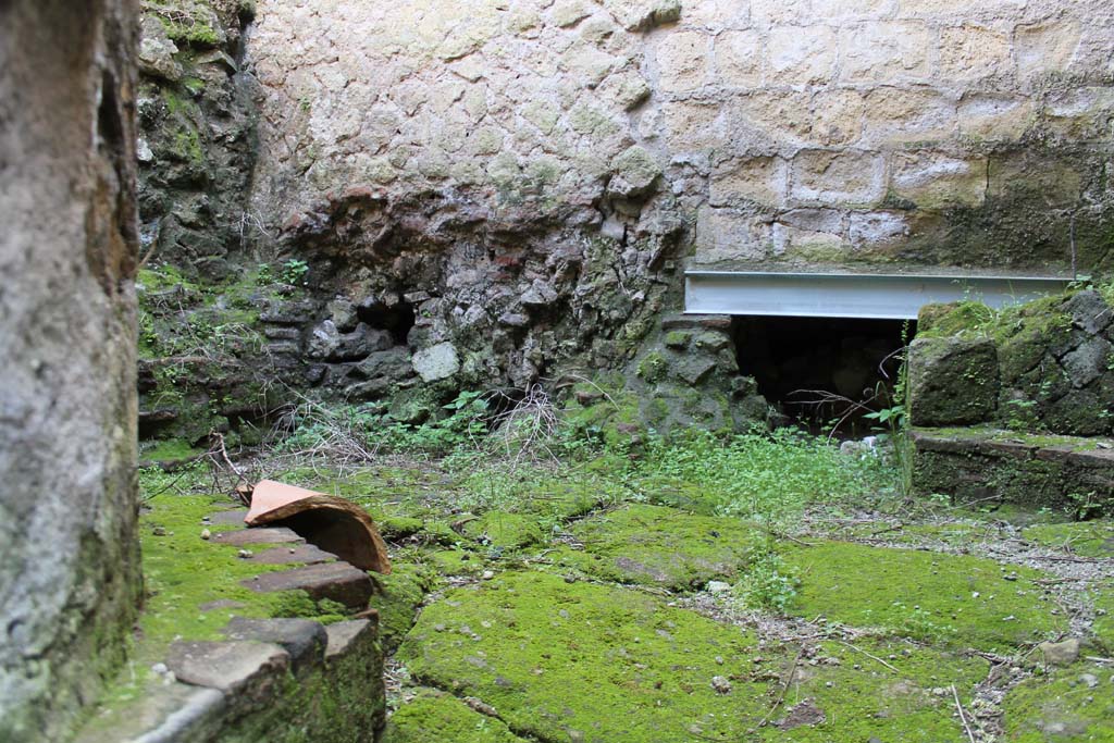VI.10 Herculaneum, March 2014. Praefurnium (boiler furnace).
Foto Annette Haug, ERC Grant 681269 DÉCOR